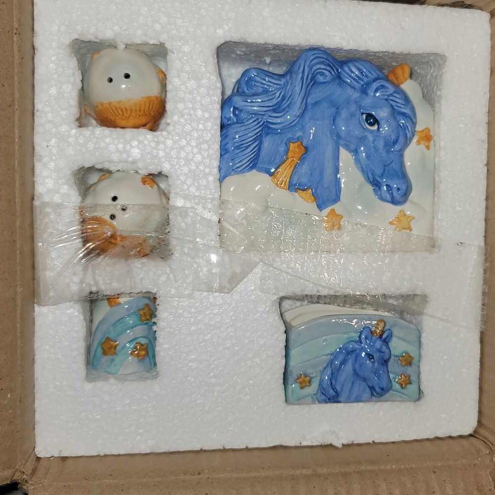 Vintage 1999 Unicorn Table Set Salt Pepper Napkin toothpick Sugar Pack  Holder